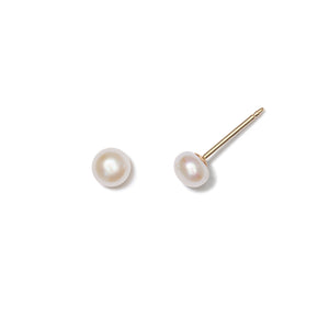 Nostalgic Glow Pearl Stud Earrings