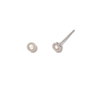 Nostalgic Glow Pearl Stud Earrings