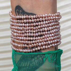 
            
                Load image into Gallery viewer, Samantha Itsy Pearl Bracelet
            
        