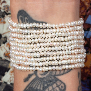 
            
                Load image into Gallery viewer, Cuppa Tea Itsy Pearl Bracelet
            
        